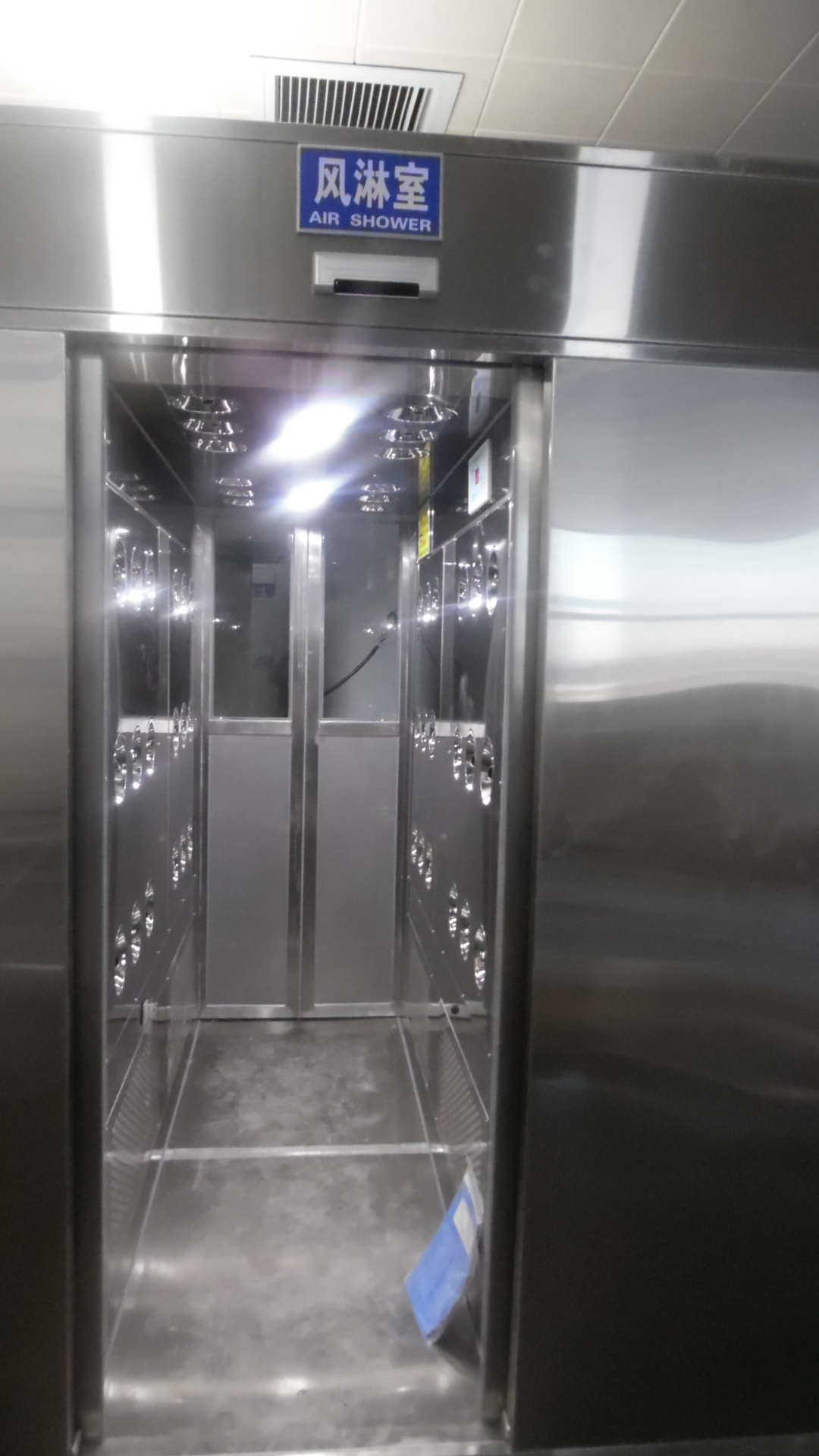 風淋室在很多的行業(yè)內(nèi)得到了廣泛的應(yīng)用