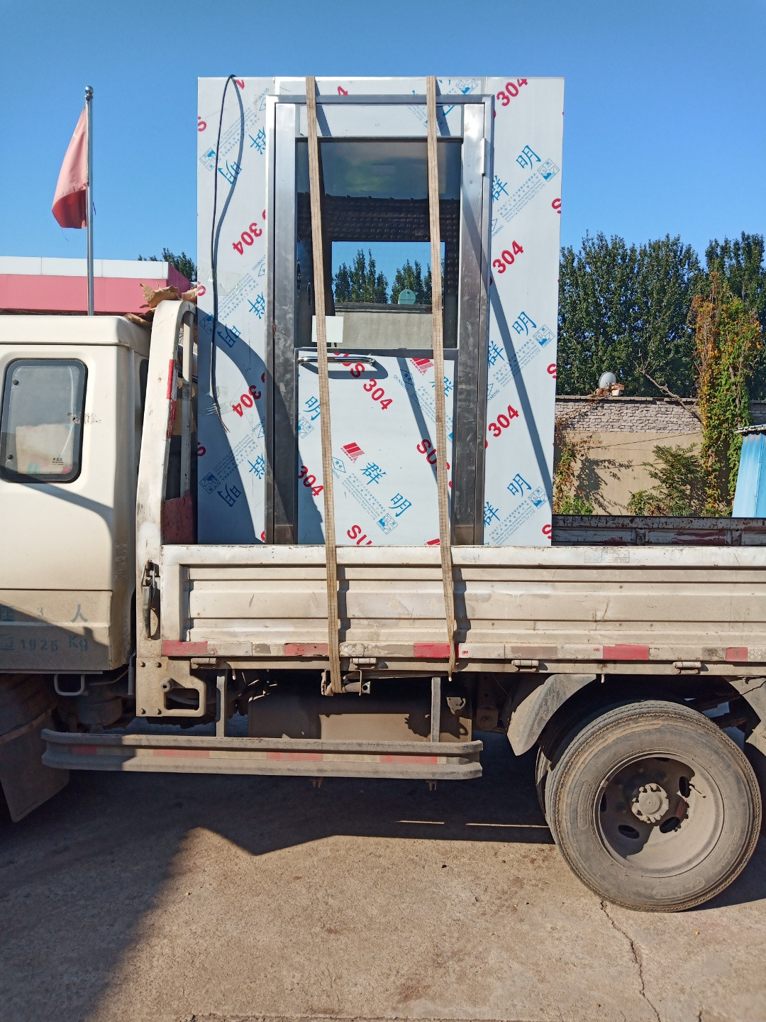 風(fēng)淋室關(guān)上門里面沒有人都吹風(fēng)怎么一回事，怎么維修？