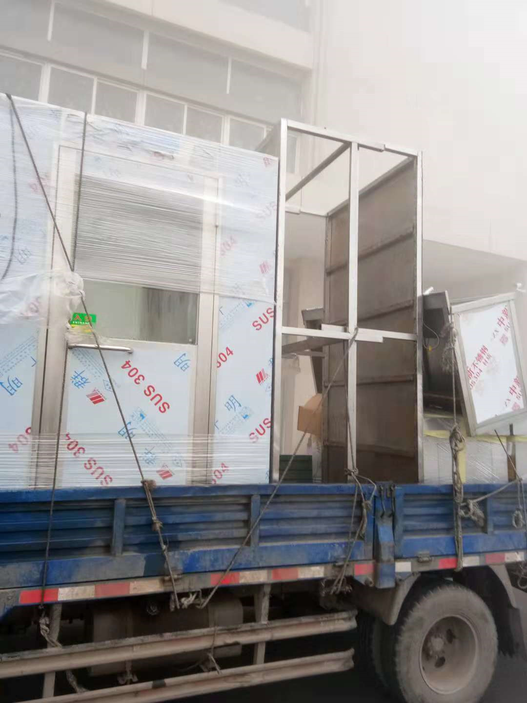 貴港風(fēng)淋室價(jià)格：全自動(dòng)風(fēng)淋室的配置有哪些要求使風(fēng)淋門達(dá)到最好狀態(tài)？